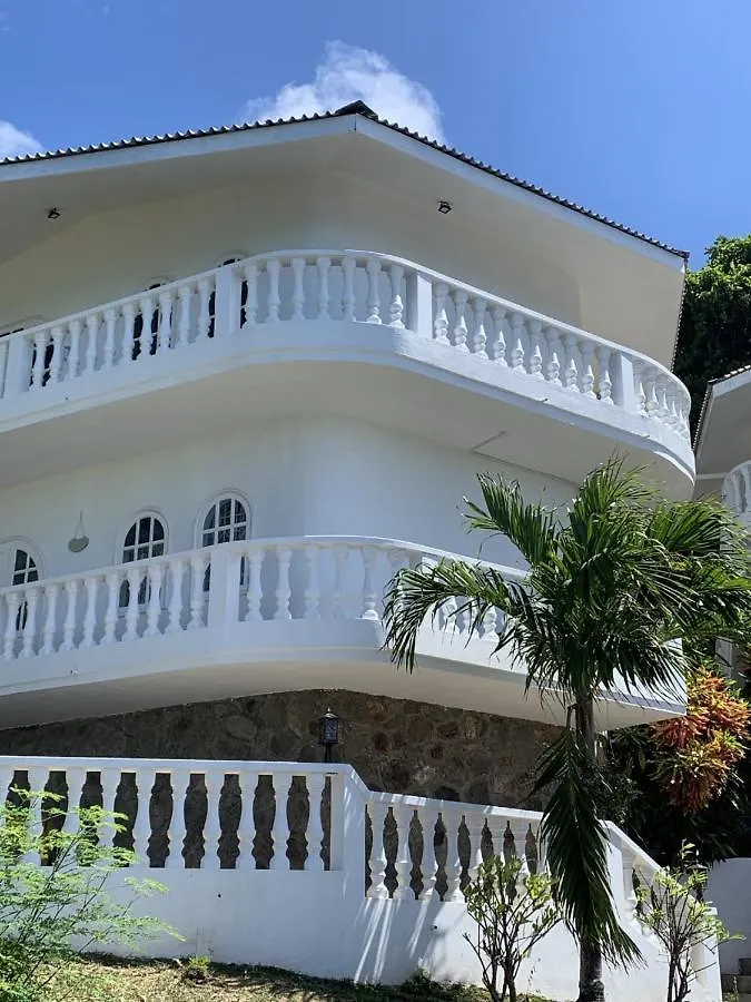 Epea Ocean View Apartment Tortoise Machabee Seychellen